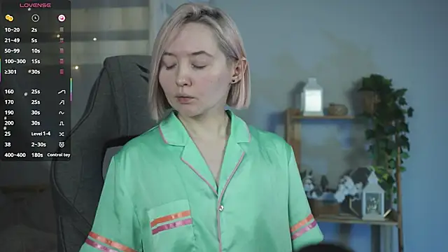 ReiYosimoto online show from November 18, 5:47 pm