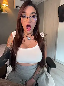 DaniDusan  online show from June 18, 9:08 pm