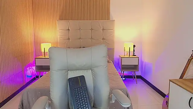 Baby Venuss online show from April 17, 3:19 am