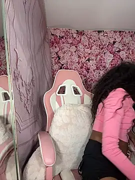 mismialove online show from May 28, 10:13 am